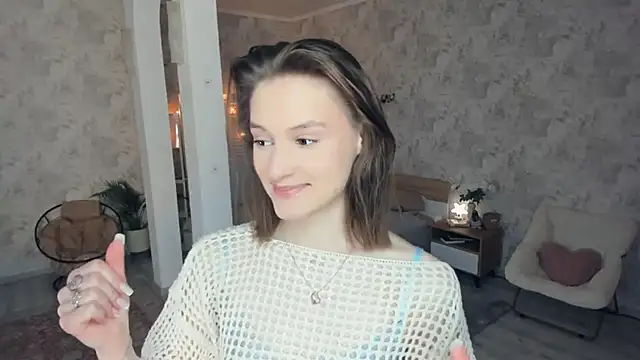Snapshot of LianneBynon chatting on 7, 6, 2026 LianneBynon online show from 7, 6, 2026