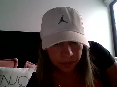 Ambar Cortes online show from 5, 2, 2026