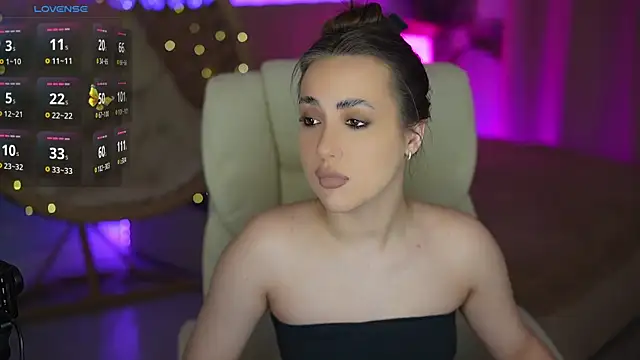 OliviaMoore  online show from 11, 3, 2026