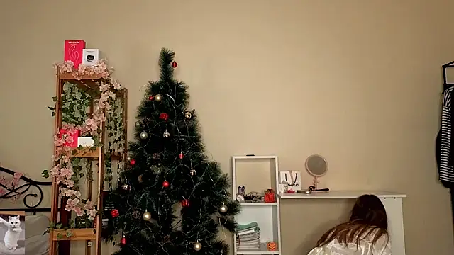 HoneyComfy online show from 14, 2, 2026