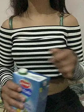 Snapshot of Nour-Lina chatting on 5, 3, 2026 Nour-Lina online show from 5, 3, 2026