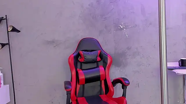 naomi  blair online show from 4, 4, 2026