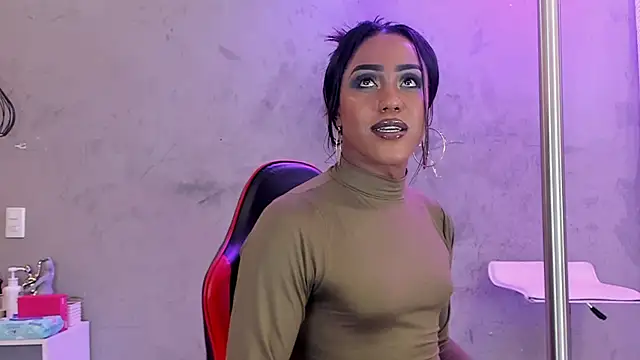 Snapshot of naomi__blair chatting on 14, 6, 2026 naomi blair online show from 14, 6, 2026