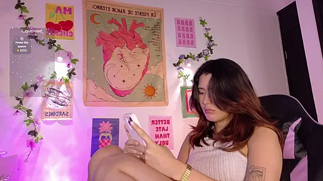 Snapshot of emicute_ chatting on 13, 3, 2026 emicute online show from 13, 3, 2026