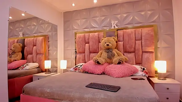 Paris Velvet online show from 7, 2, 2026