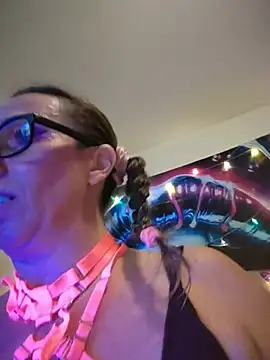 fucking-furious-lovers online show from 17, 7, 2026