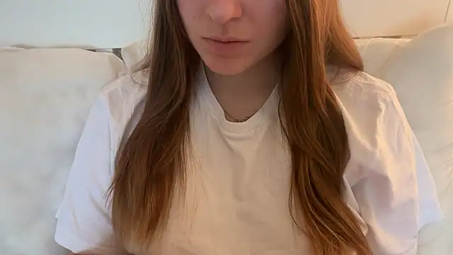Snapshot of Lucyschickt chatting on 5, 5, 2026 Lucyschickt online show from 5, 5, 2026