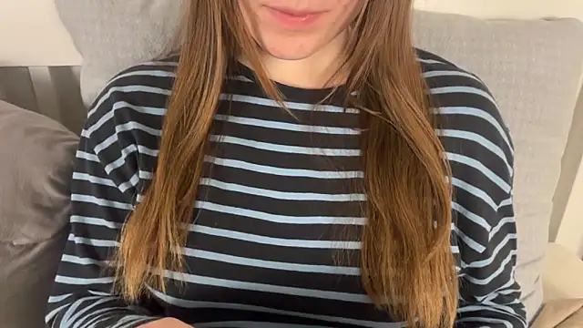 Snapshot of Lucyschickt chatting on 8, 6, 2026 Lucyschickt online show from 8, 6, 2026