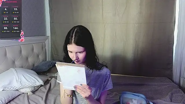 Glow hollow online show from 22, 2, 2026