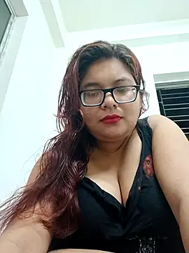 Elie Hallway online show from 25, 4, 2026