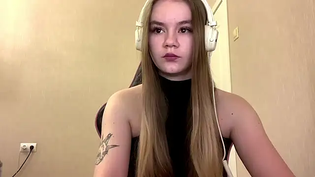 AgnesShy  online show from 9, 3, 2026