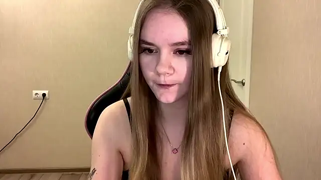 AgnesShy  online show from 12, 3, 2026