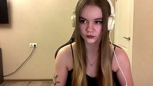 AgnesShy  online show from 13, 3, 2026