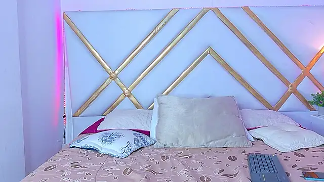 Britany Fox  online show from 5, 3, 2026