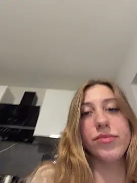 romyxxs online show from 10, 4, 2026