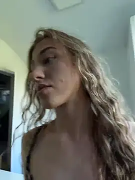 Snapshot of romyxxs chatting on 7, 5, 2026 romyxxs online show from 7, 5, 2026