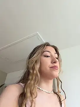Snapshot of romyxxs chatting on 14, 5, 2026 romyxxs online show from 14, 5, 2026