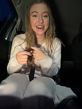 Snapshot of romyxxs chatting on 15, 5, 2026 romyxxs online show from 15, 5, 2026
