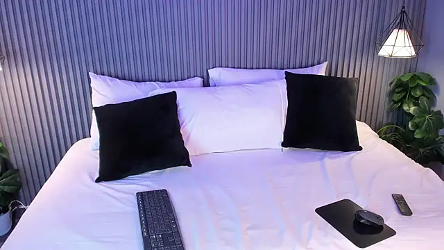 Yalezka  online show from 9, 4, 2026