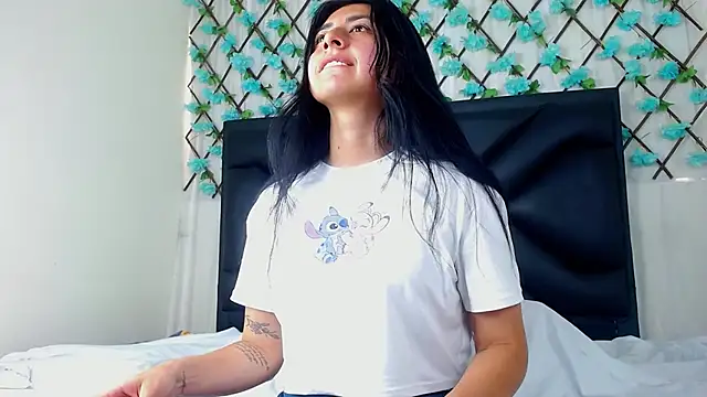 EmmaWilliamss4 online show from 11, 2, 2026