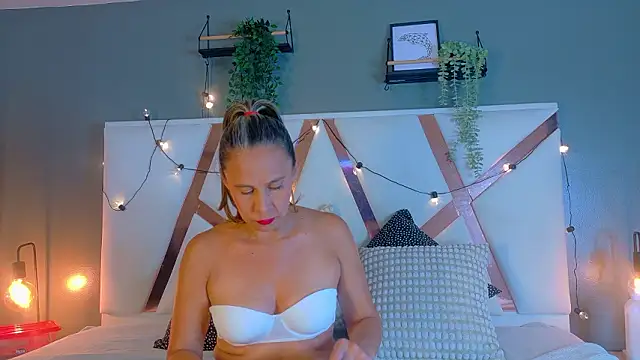 THALIAGRAY   online show from 13, 3, 2026