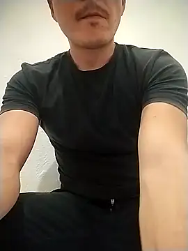 Snapshot of Reuss25 chatting on 4, 4, 2026 Reuss25 online show from 4, 4, 2026