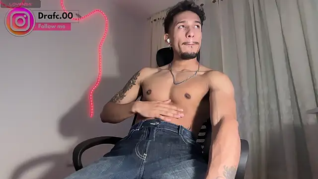 Snapshot of rafael_stone11 chatting on 3, 5, 2026 rafael stone11 online show from 3, 5, 2026