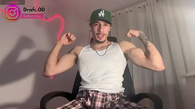 Snapshot of rafael_stone11 chatting on 5, 5, 2026 rafael stone11 online show from 5, 5, 2026
