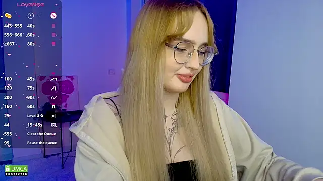 AdeLuna online show from 24, 4, 2026