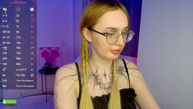 AdeLuna online show from 29, 4, 2026