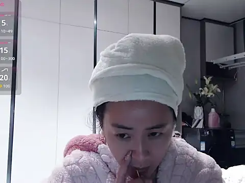 Snapshot of Tsuki-y chatting on 1, 3, 2026 Tsuki-y online show from 1, 3, 2026