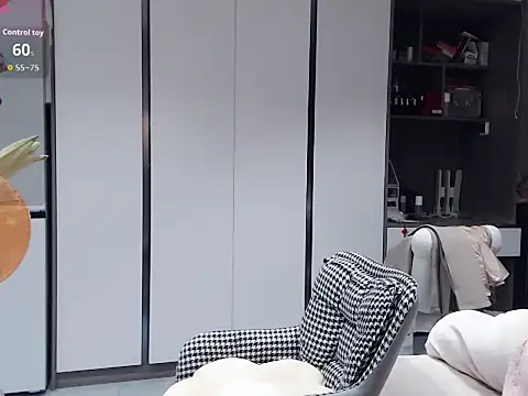 Snapshot of Tsuki-y chatting on 3, 3, 2026 Tsuki-y online show from 3, 3, 2026