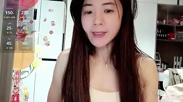 Snapshot of Tsuki-y chatting on 9, 3, 2026 Tsuki-y online show from 9, 3, 2026