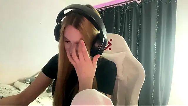 axin burnell online show from 24, 4, 2026