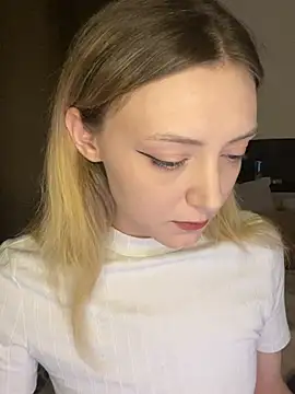 Snapshot of Leecey chatting on 8, 3, 2026 Leecey online show from 8, 3, 2026