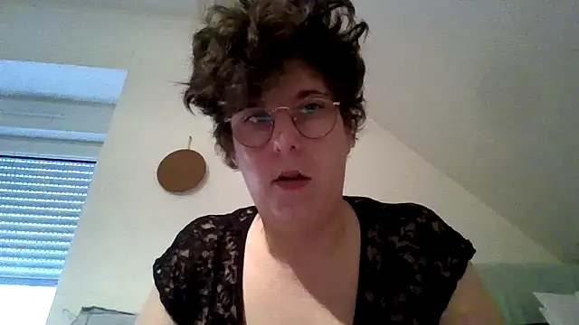 OIseauNoir88 online show from 10, 2, 2026