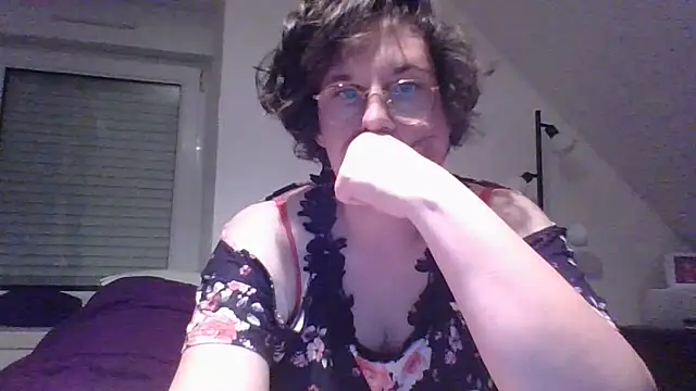 OIseauNoir88 online show from 9, 5, 2026