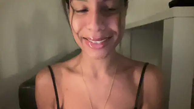 Snapshot of YaraEstelle chatting on 17, 5, 2026 YaraEstelle online show from 17, 5, 2026