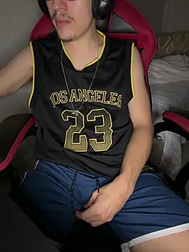 Snapshot of hungtwinkBR chatting on 2, 4, 2026 hungtwinkBR online show from 2, 4, 2026