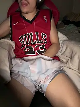 Snapshot of hungtwinkBR chatting on 8, 4, 2026 hungtwinkBR online show from 8, 4, 2026