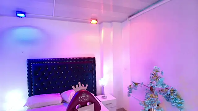 Madame scarlett online show from 4, 6, 2026
