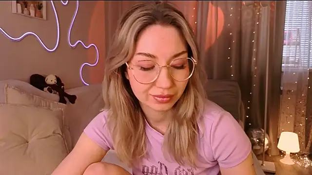 lusciousslily online show from 9, 3, 2026