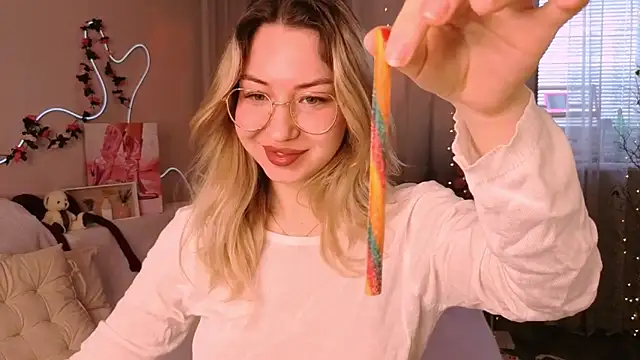 lusciousslily online show from 7, 6, 2026