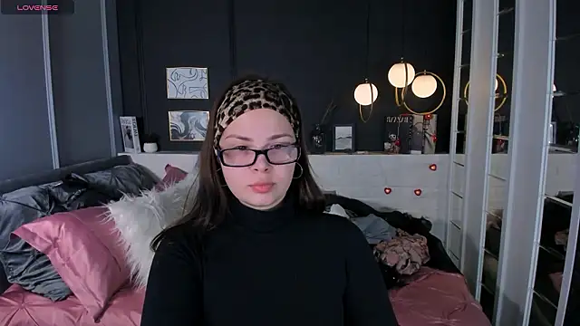 Maykinkya online show from 25, 2, 2026