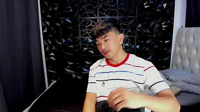 xlovercutietwink online show from 5, 4, 2026