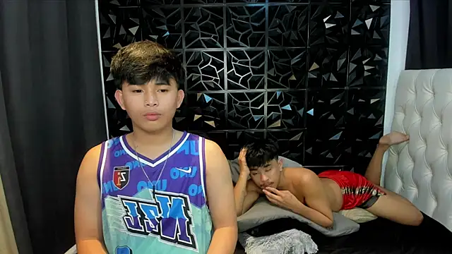 xlovercutietwink online show from 6, 4, 2026