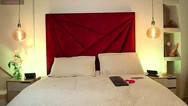 NahomiRoss online show from 17, 4, 2026