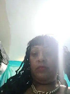 Snapshot of SabrinaColin chatting on 5, 3, 2026 SabrinaColin online show from 5, 3, 2026