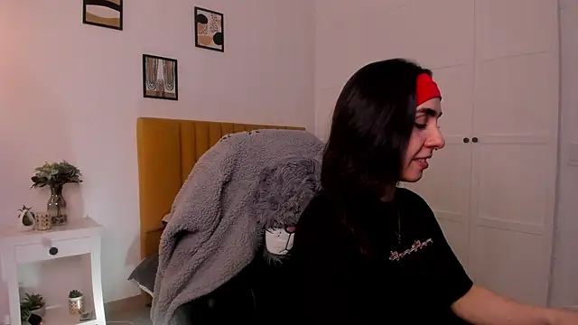 Luna tagliaferri online show from 14, 2, 2026