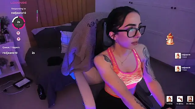 Luna tagliaferri online show from 19, 4, 2026